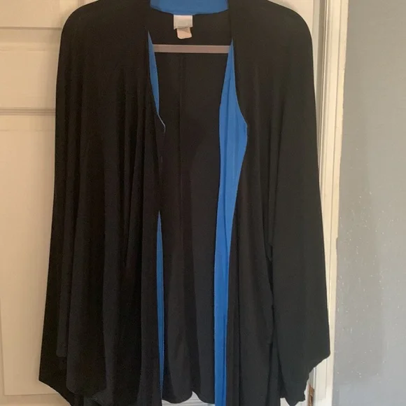 Pretty top flattering top - Picture 2 of 5